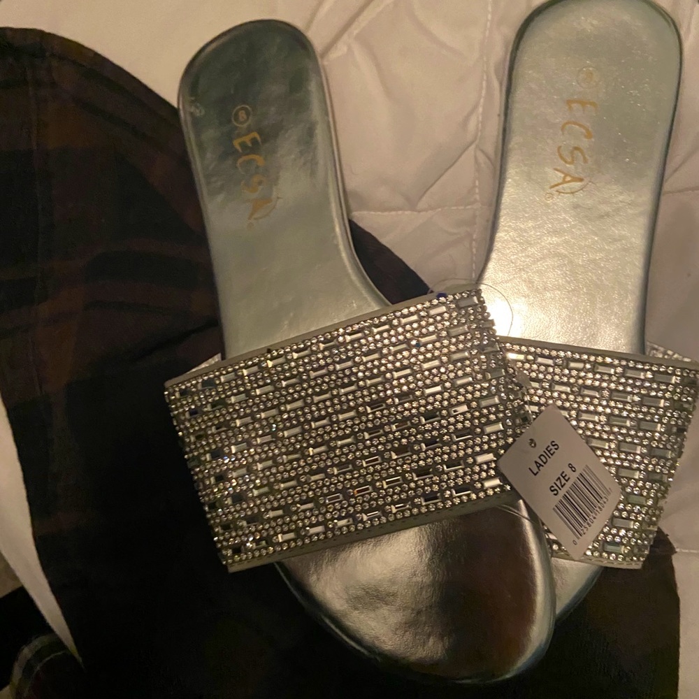 Spring Bling Sz 8 women’s flip flop style sandals